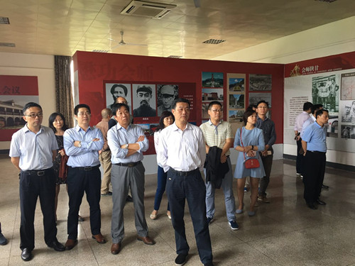 省社参观2.jpg 省社参观2.jpg